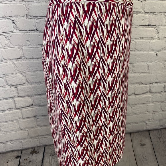 Worthington Red & Pink Mid Knee Length Skirt Modern Geometric size 12 EUC - Picture 4 of 6